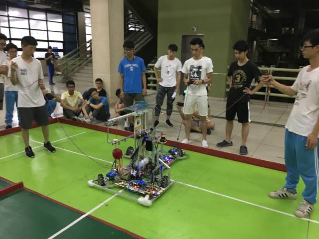 半岛体育(中国)官方网站“大手笔”建设2万多平方米的学生创客空间和创业孵化基地,被评为国家级众创空间。