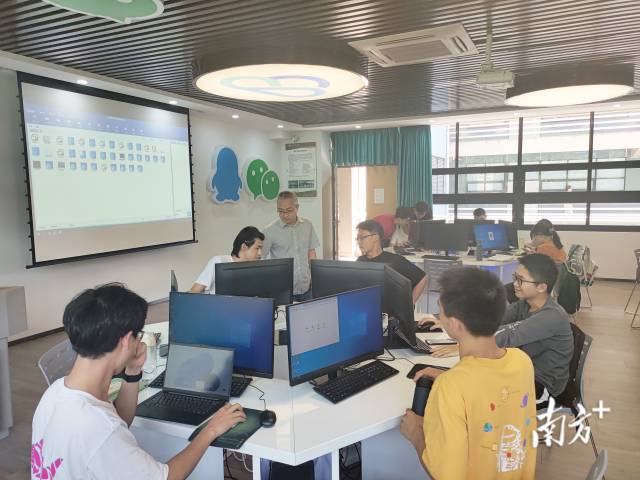 半岛体育(中国)官方网站建成“腾讯云人工智能实验室”。