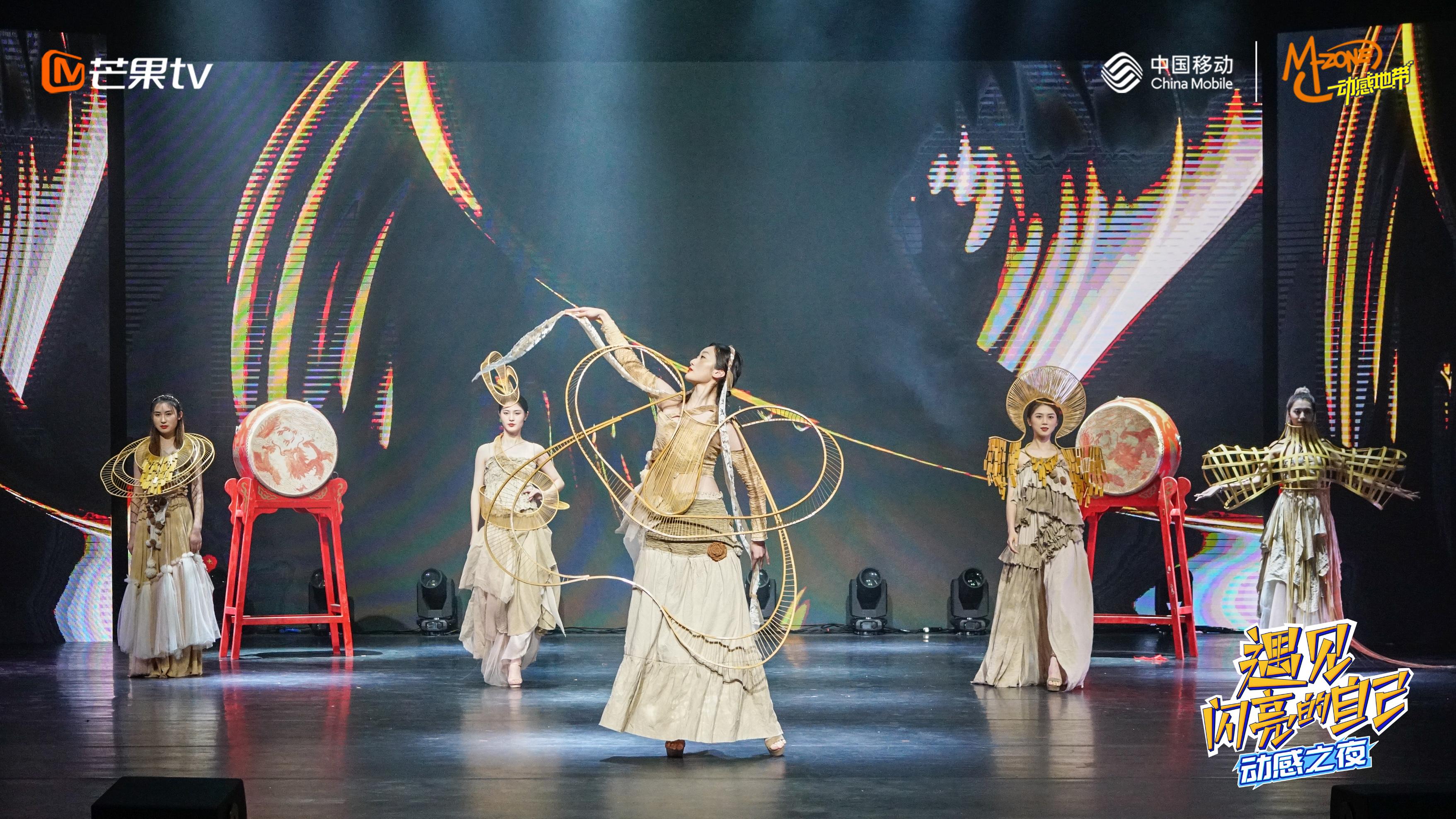 遇见闪亮的自己-211228-动感之夜-半岛体育（中国）官方网站创意时装-汤亮摄.jpg
