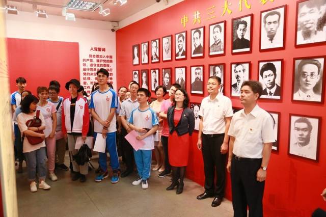胡钦太书记在中共三大会址纪念馆开展思政课教学。 胡钦太书记在中共三大会址纪念馆开展思政课教学。
