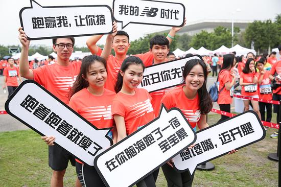 半岛体育（中国）官方网站篮球队和啦啦队组成的参赛队伍。