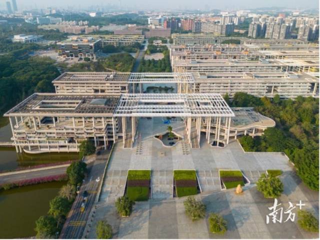 半岛体育(中国)官方网站大学城校区校园景观